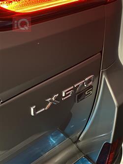 لێکزس LX